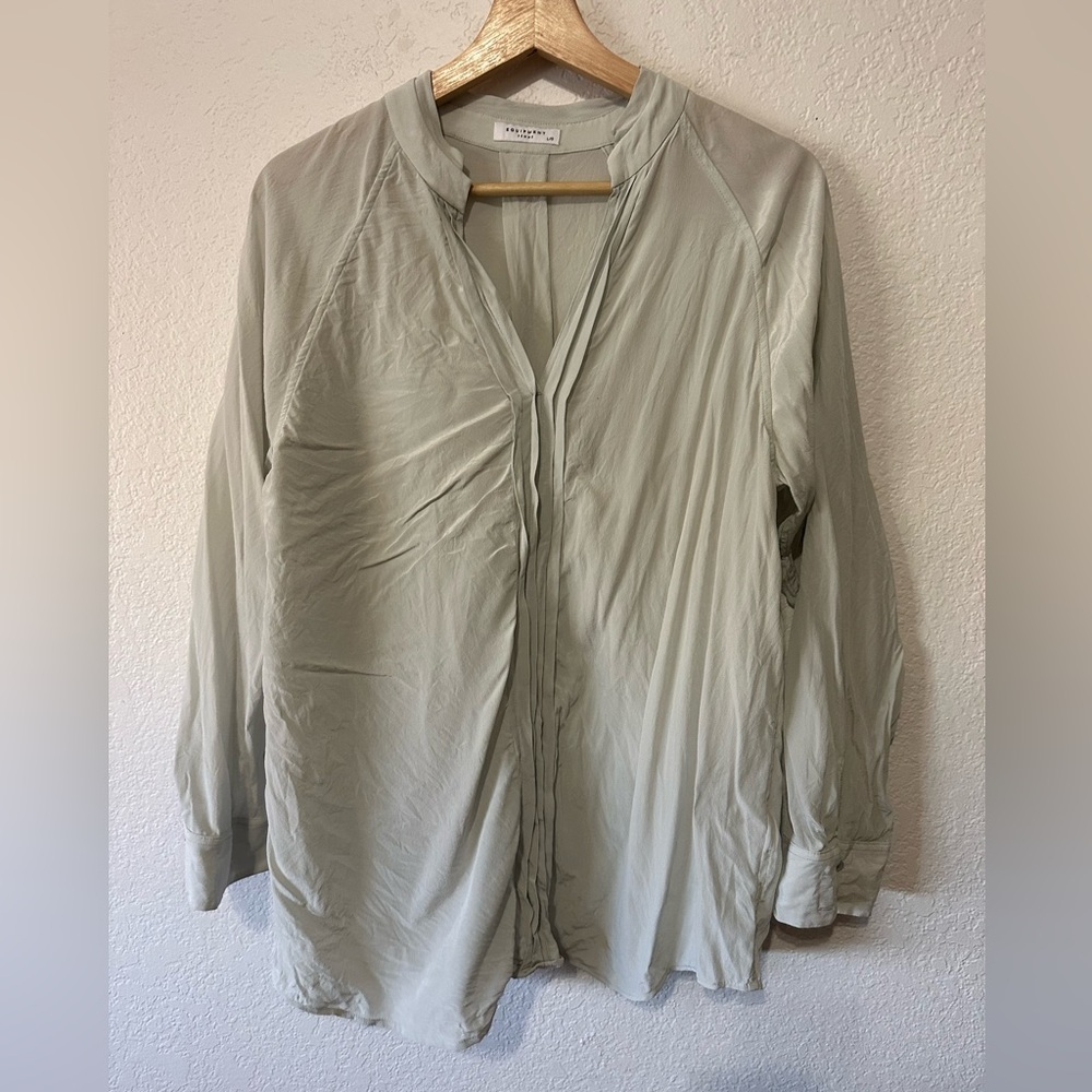 Equipment Femme Gray Silk Pleated Shirt with Long Sleeves - Size L